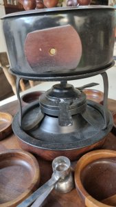 Jogo de Fondue com base de madeira