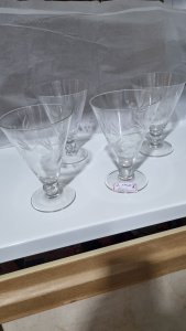 Jogo com 4 taças decoradas para coquetel